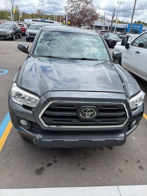 Used 2019 Toyota Tacoma SR5 RWD image 2
