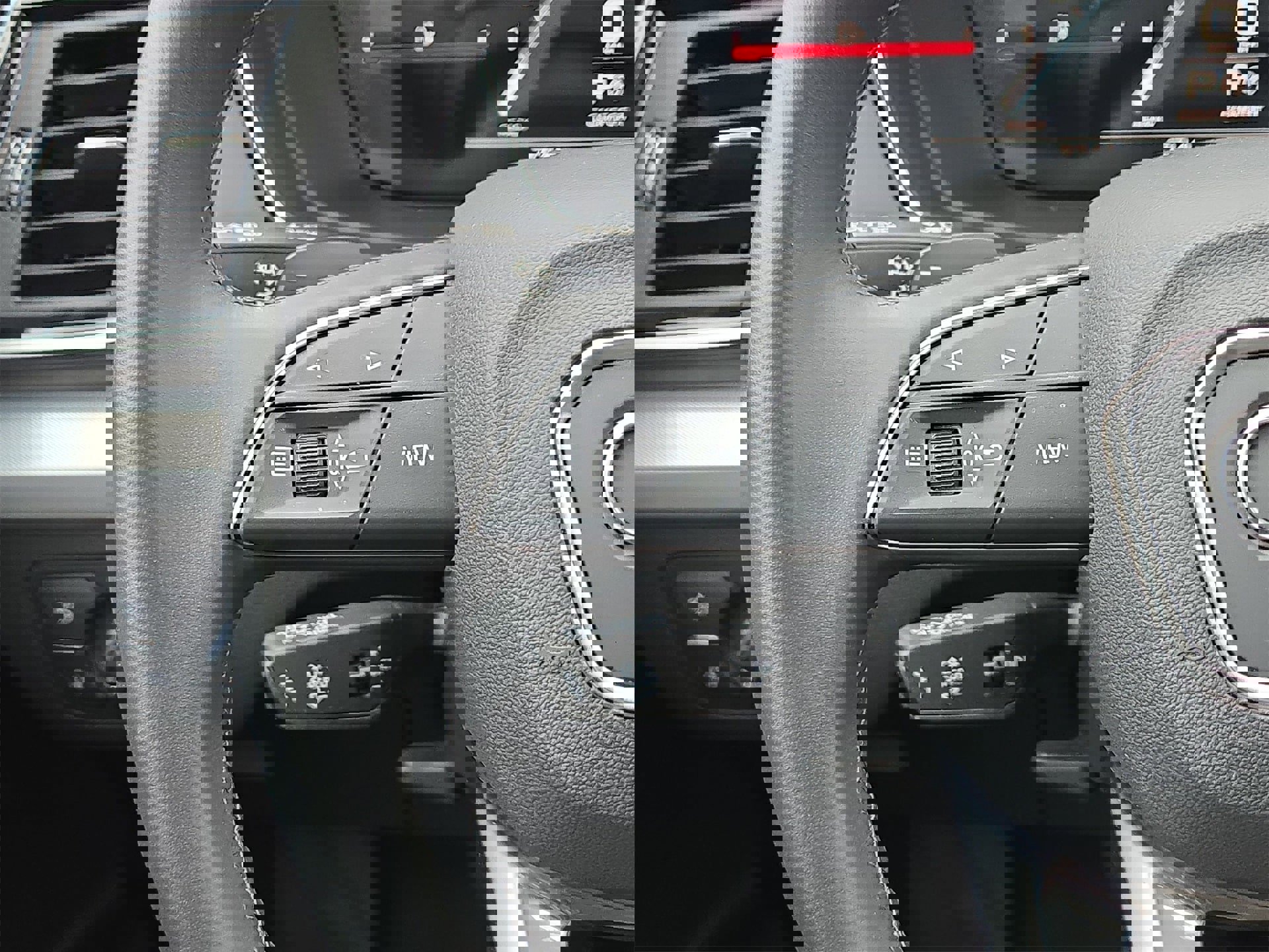 Certified 2025 Audi Q5 2.0T Premium w/ Convenience Plus Package image 21