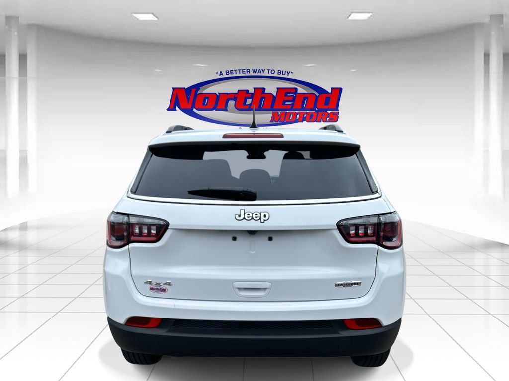 Used 2025 Jeep Compass Latitude AWD/4WD image 4