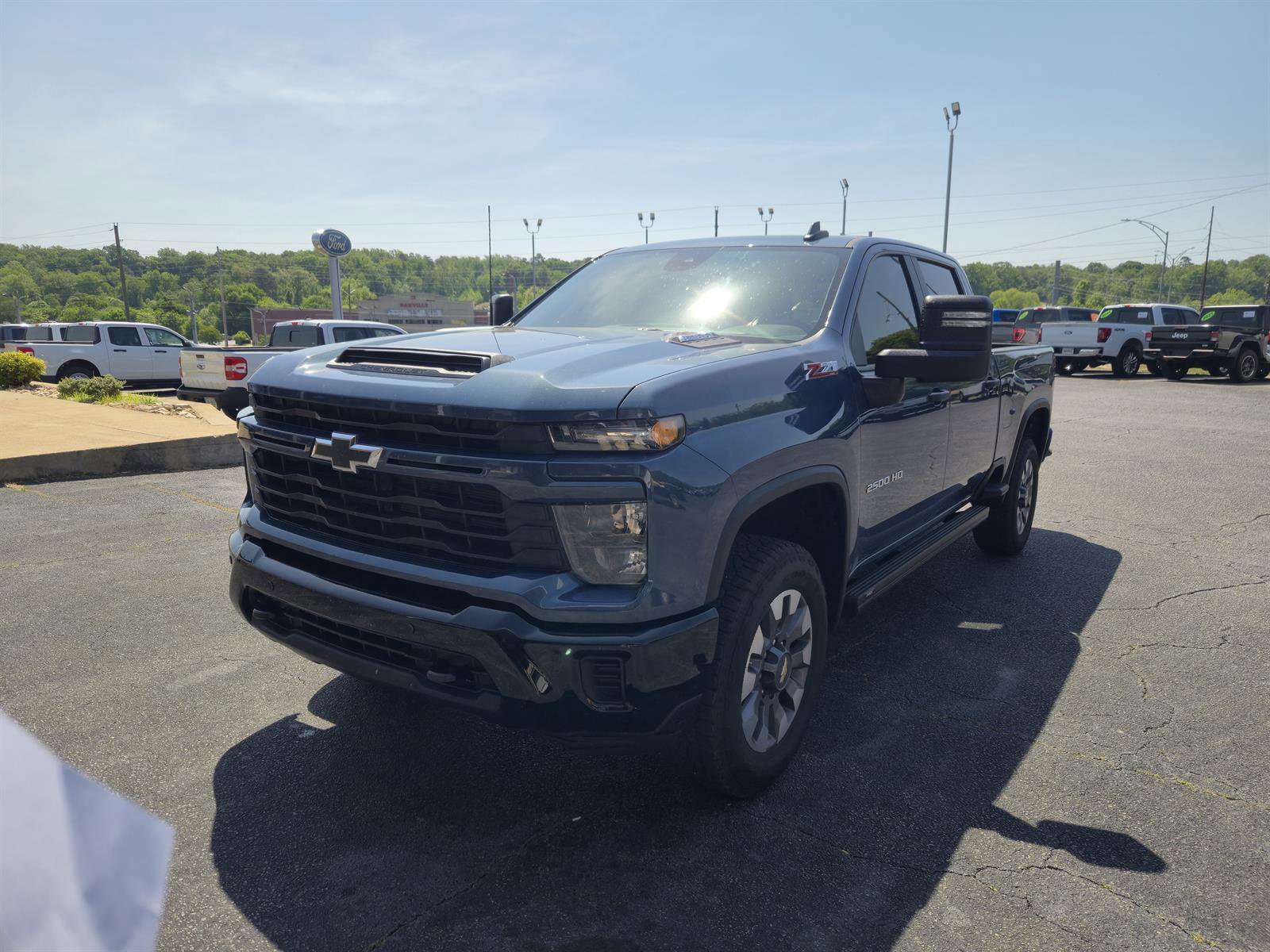 Used 2025 Chevrolet Silverado 2500 Custom w/ Custom Value Package AWD/4WD image 4