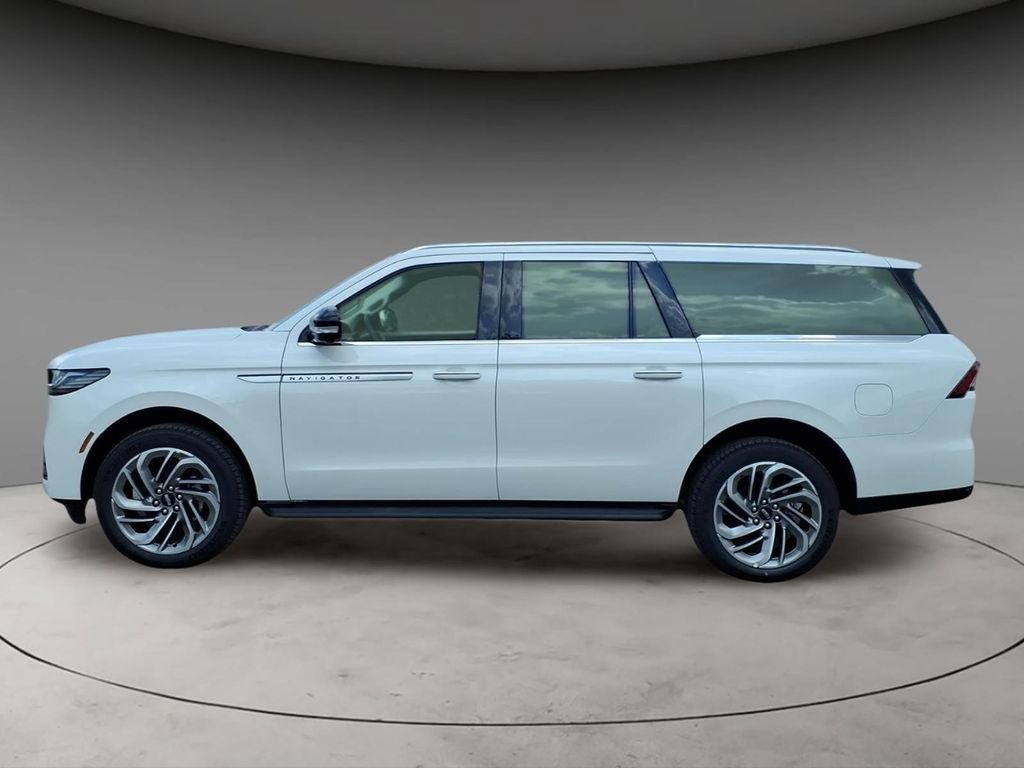 New 2027 Lincoln Navigator L Premier AWD/4WD image 2