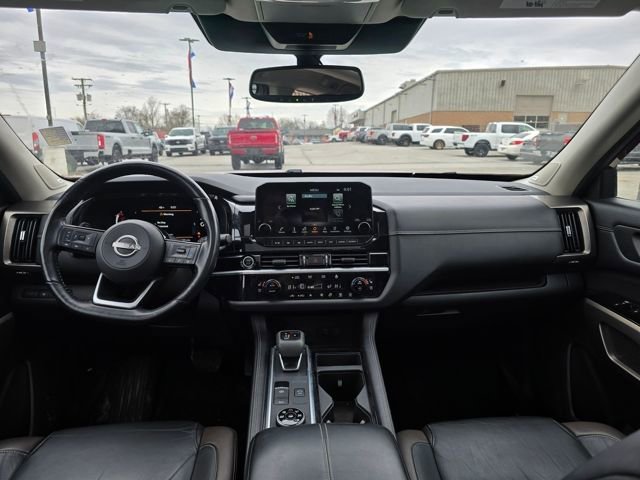 Used 2022 Nissan Pathfinder Platinum image 19