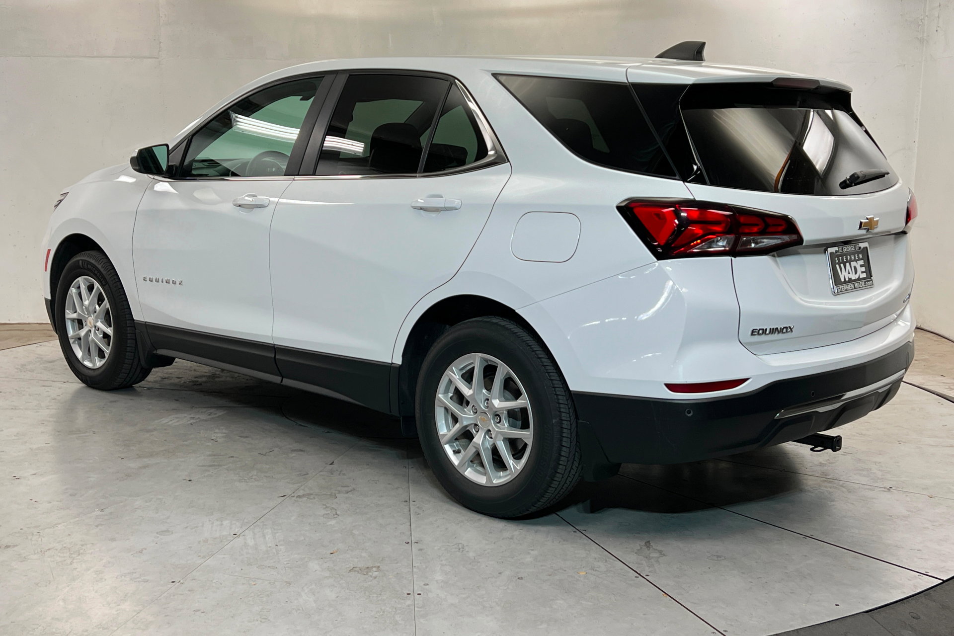 Used 2023 Chevrolet Equinox LT w/ LPO, Floor Liner Package image 3