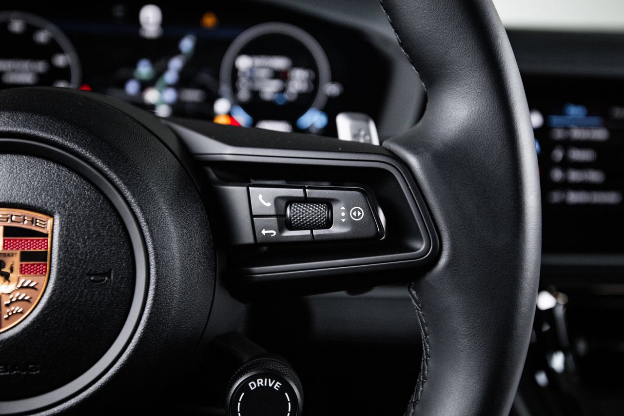 Certified 2025 Porsche Panamera image 16