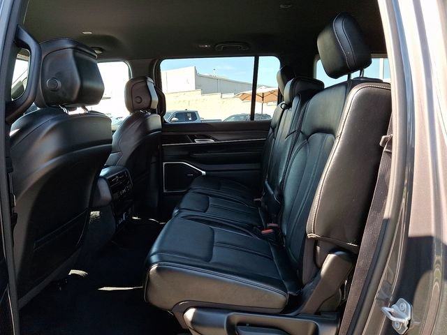 Used 2024 Jeep Wagoneer L Series III w/ Flexible Seating Group AWD/4WD image 11