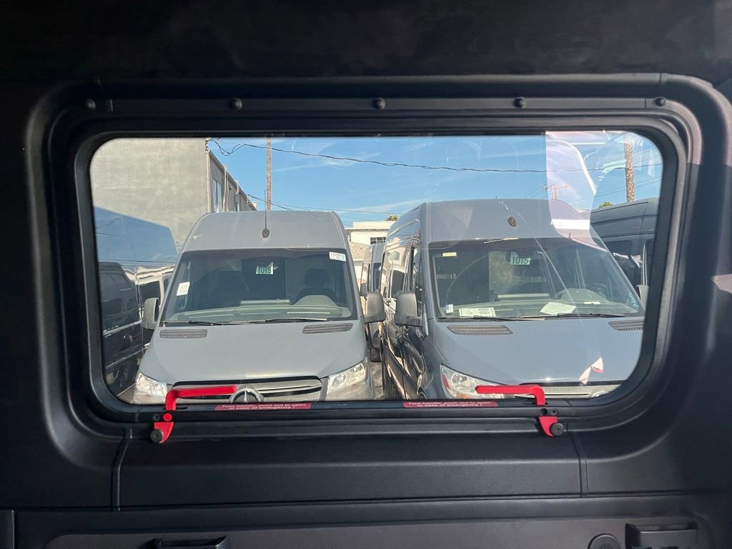 Used 2024 Mercedes-Benz Sprinter 2500 image 19