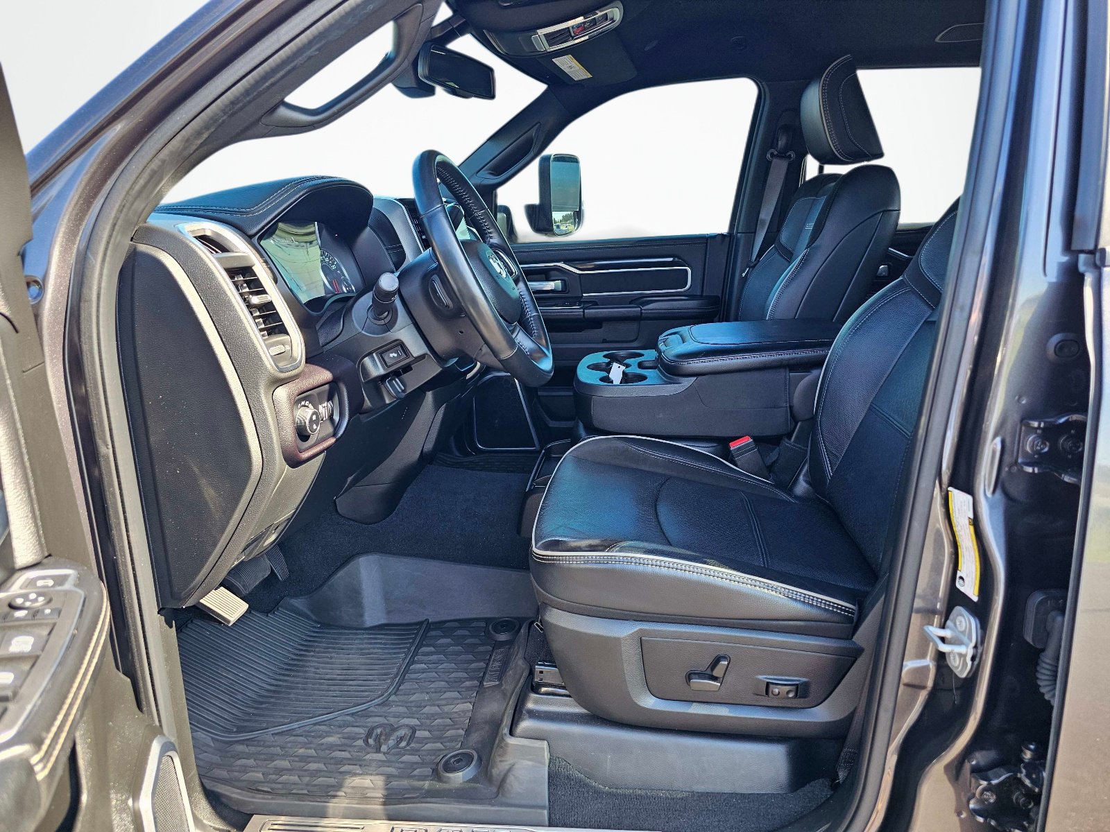 Used 2022 RAM 3500 Laramie w/ Night Edition AWD/4WD image 19