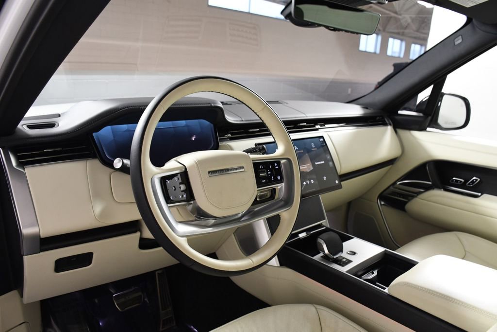 Used 2024 Land Rover Range Rover SE image 12