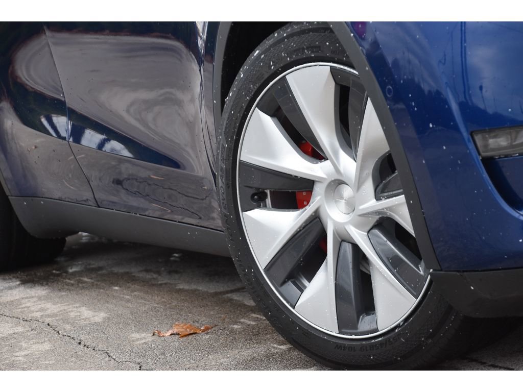 Used 2020 Tesla Model Y Performance image 9