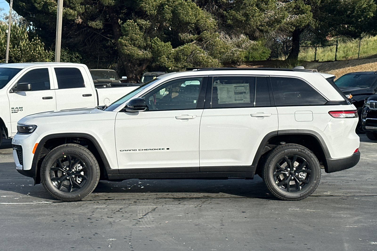 New 2026 Jeep Grand Cherokee Altitude AWD/4WD image 7