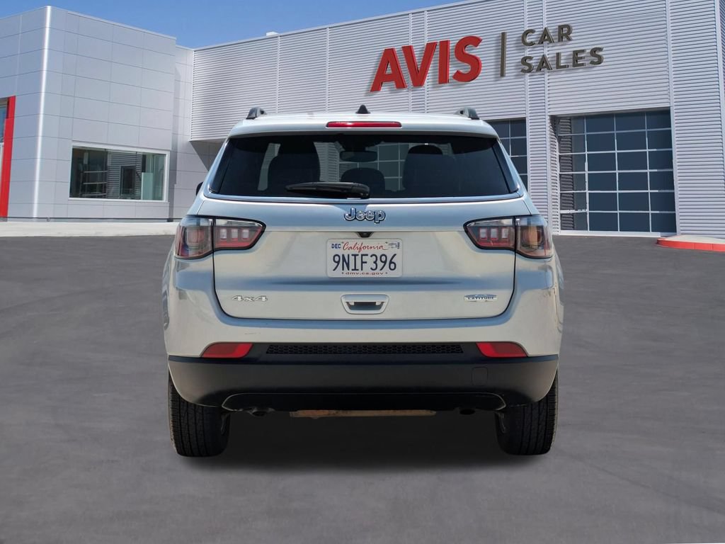 Used 2025 Jeep Compass Latitude w/ Sun & Sound Group AWD/4WD image 7