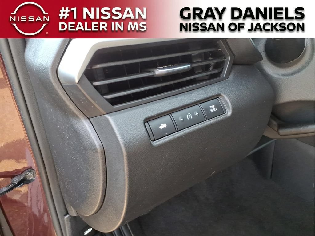 Used 2025 Nissan Altima 2.5 SV FWD image 12
