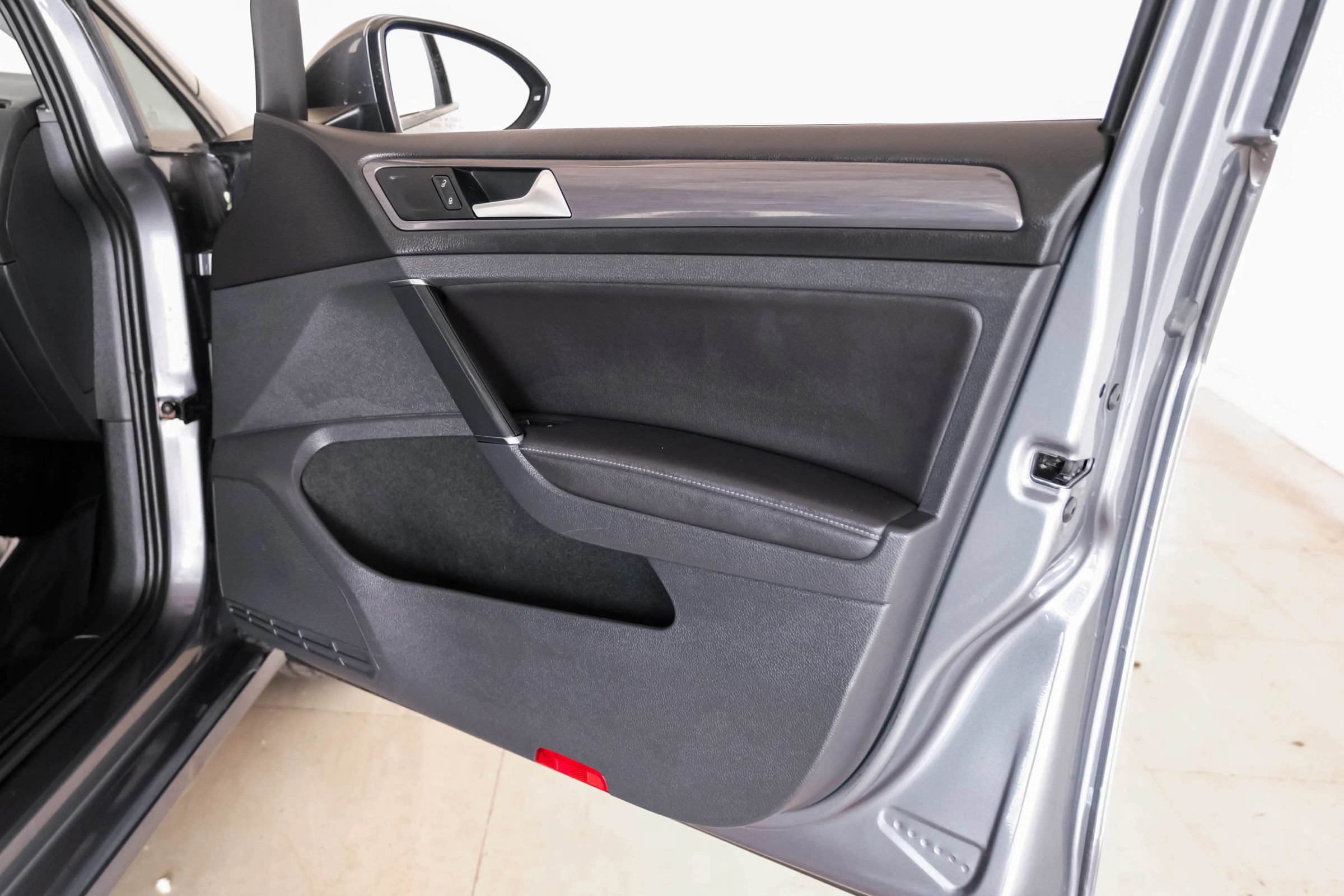 Used 2019 Volkswagen Golf SE FWD image 39