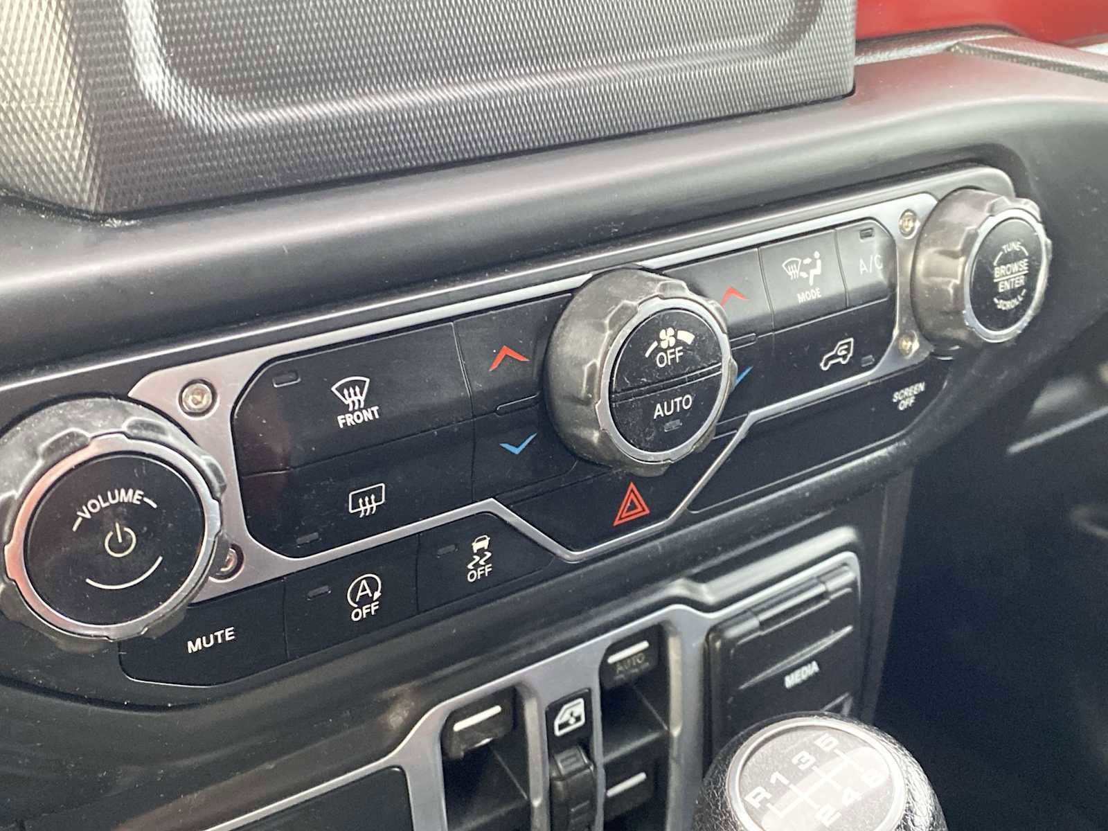 Certified 2018 Jeep Wrangler Unlimited Rubicon w/ Steel Bumper Group image 15