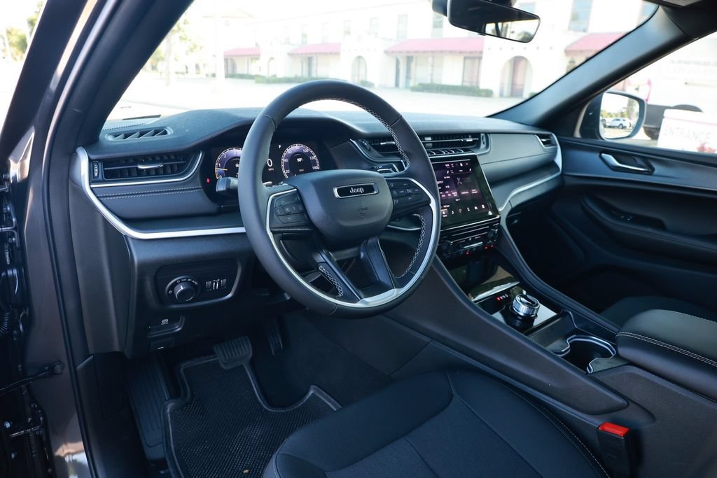 New 2026 Jeep Grand Cherokee Laredo RWD image 11