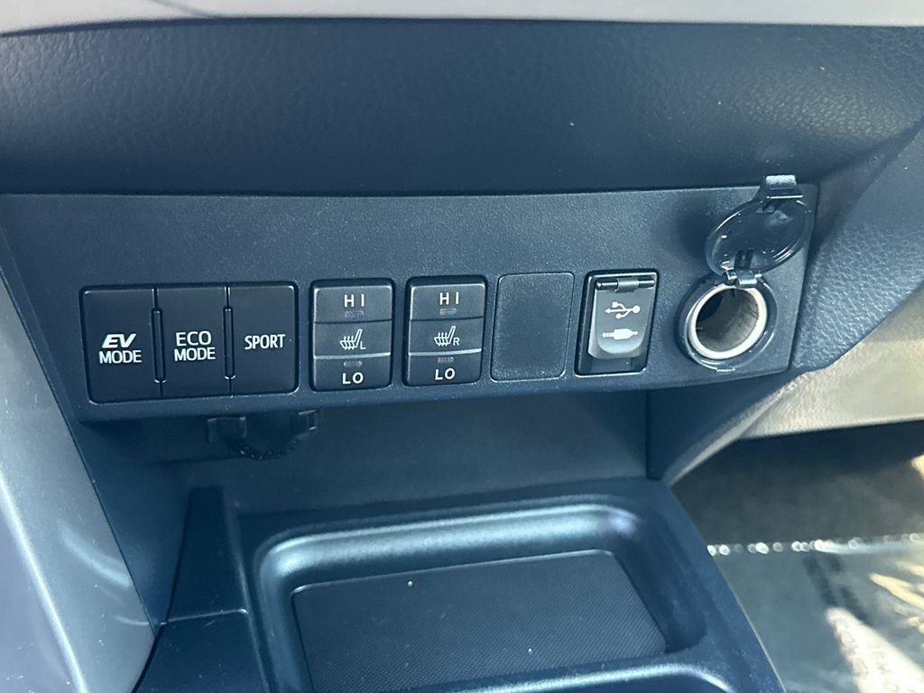 Used 2016 Toyota RAV4 Limited w/ Advanced Technology Package image 30