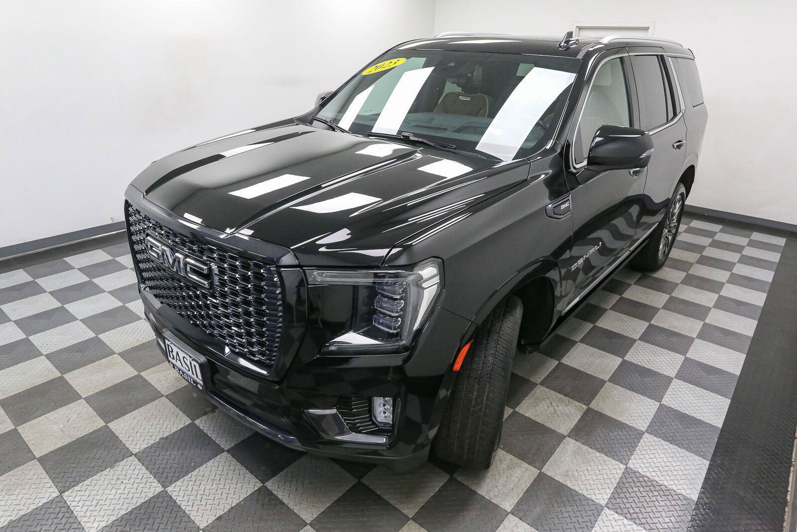 Used 2023 GMC Yukon Denali Ultimate AWD/4WD image 6