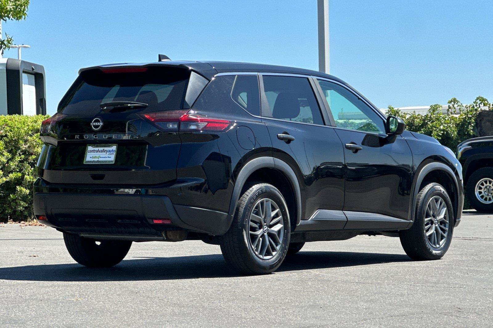 Certified 2024 Nissan Rogue S FWD image 4