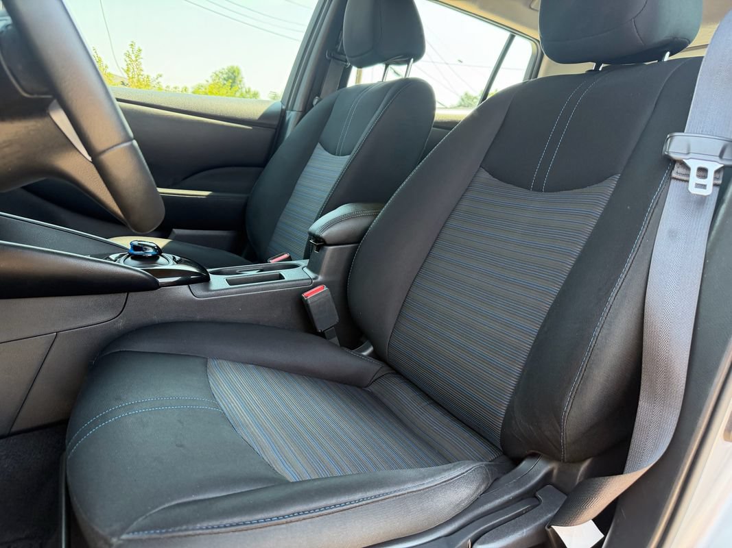 Used 2022 Nissan Leaf SV FWD image 29