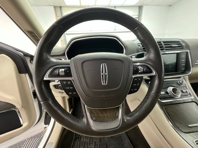 Used 2017 Lincoln Continental Select AWD/4WD image 7
