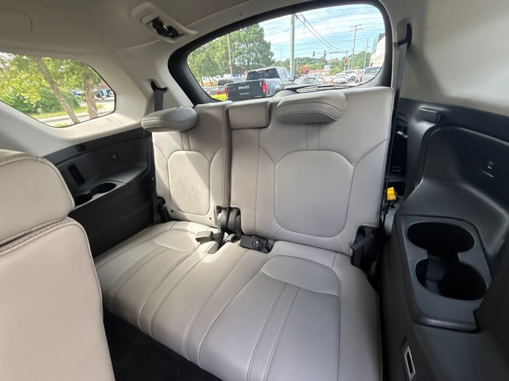 Used 2025 Honda Pilot EX-L image 17