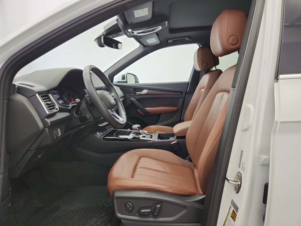 Used 2023 Audi Q5 2.0T Premium w/ Convenience Package image 6