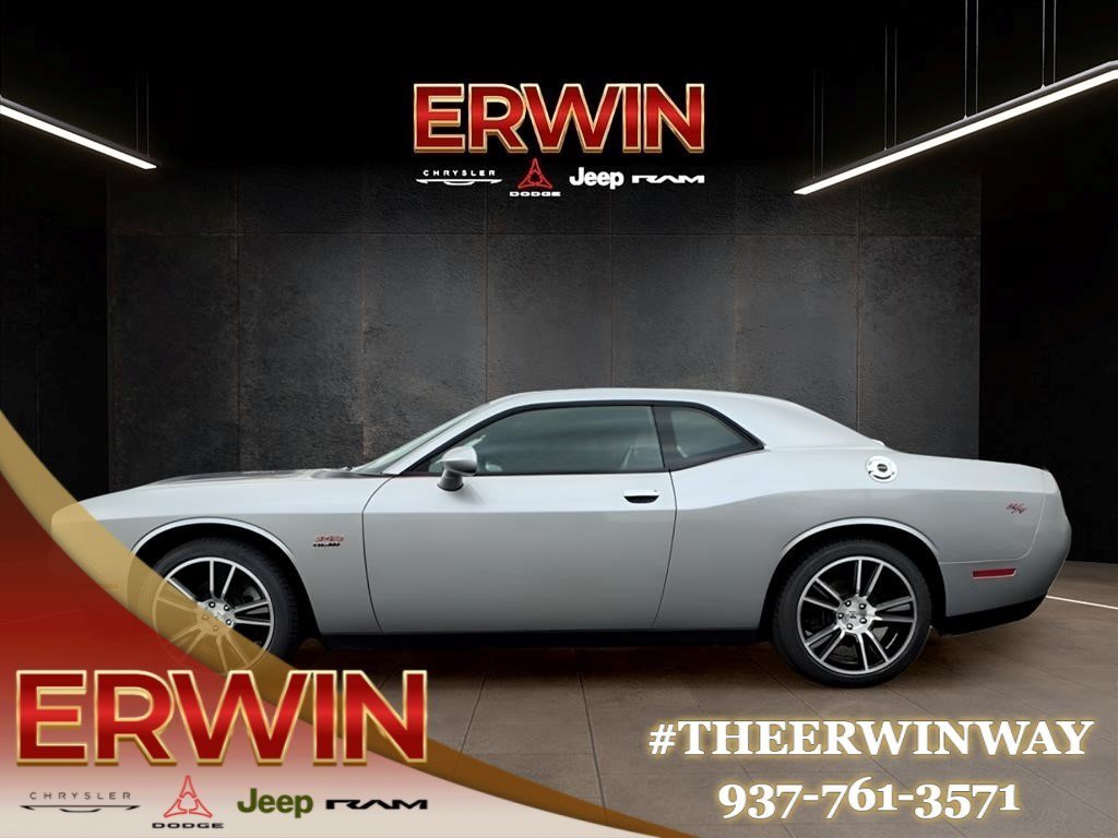 Used 2015 Dodge Challenger R/T Plus RWD image 4