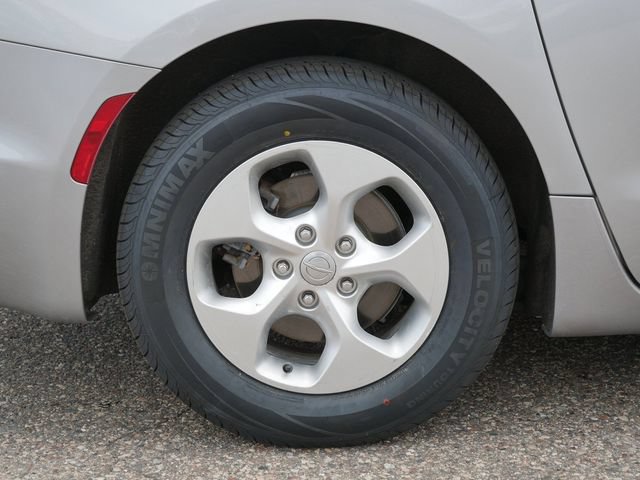 Used 2017 Chrysler Pacifica Premium FWD image 9