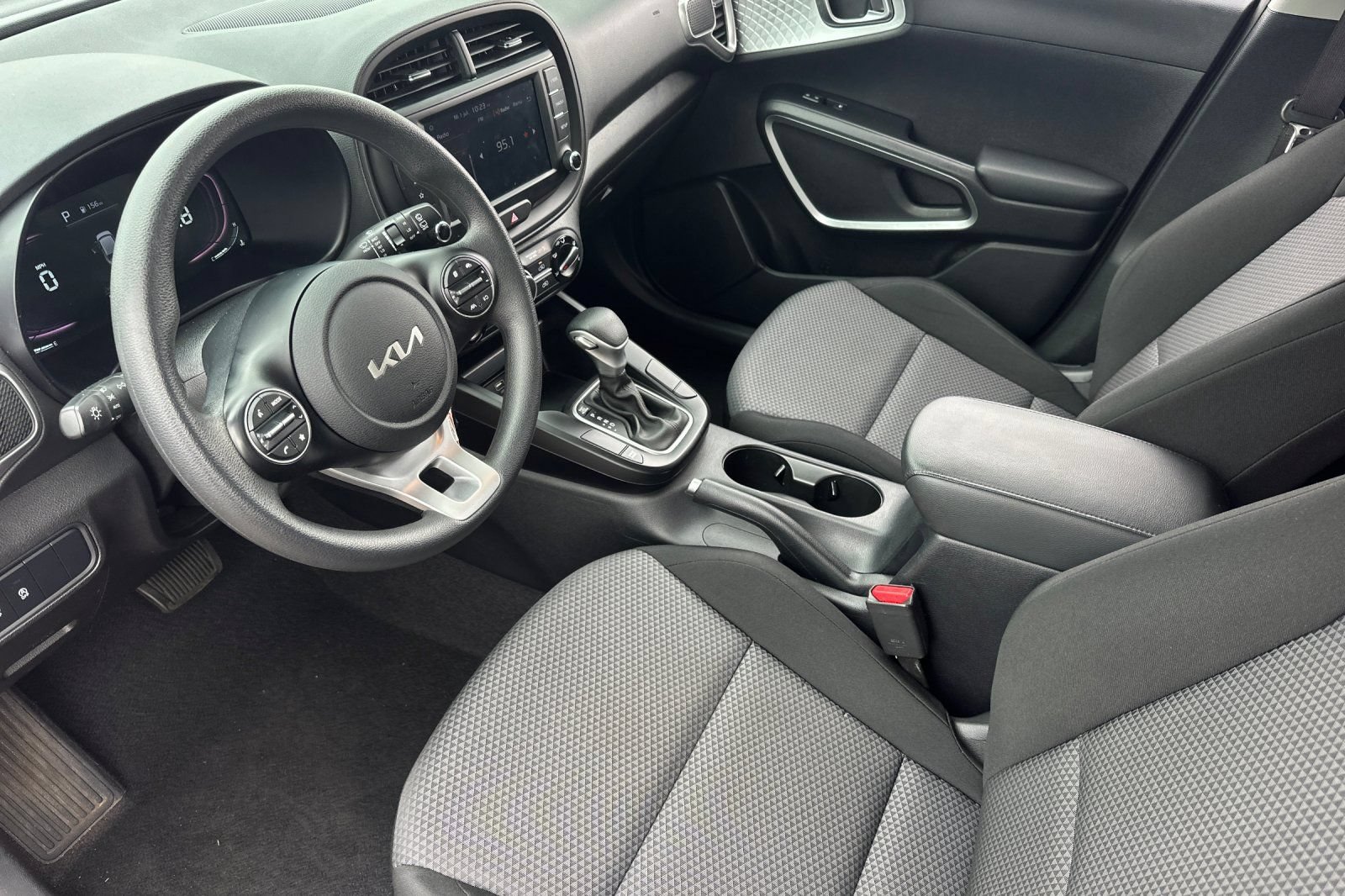 Used 2024 Kia Soul LX w/ Option Group 015 FWD image 10
