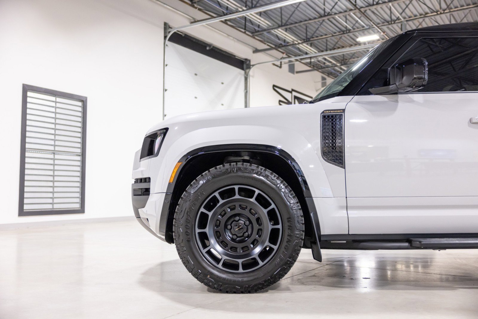 Used 2026 Land Rover Defender 110 OCTA image 19