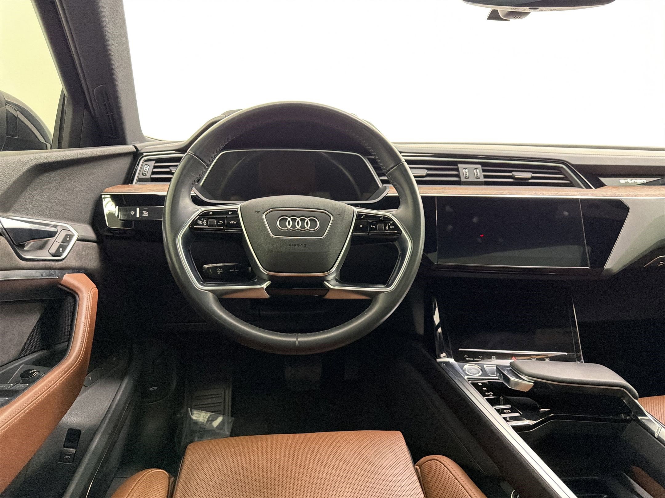 Used 2019 Audi e-tron Prestige w/ Prestige Package AWD/4WD image 27