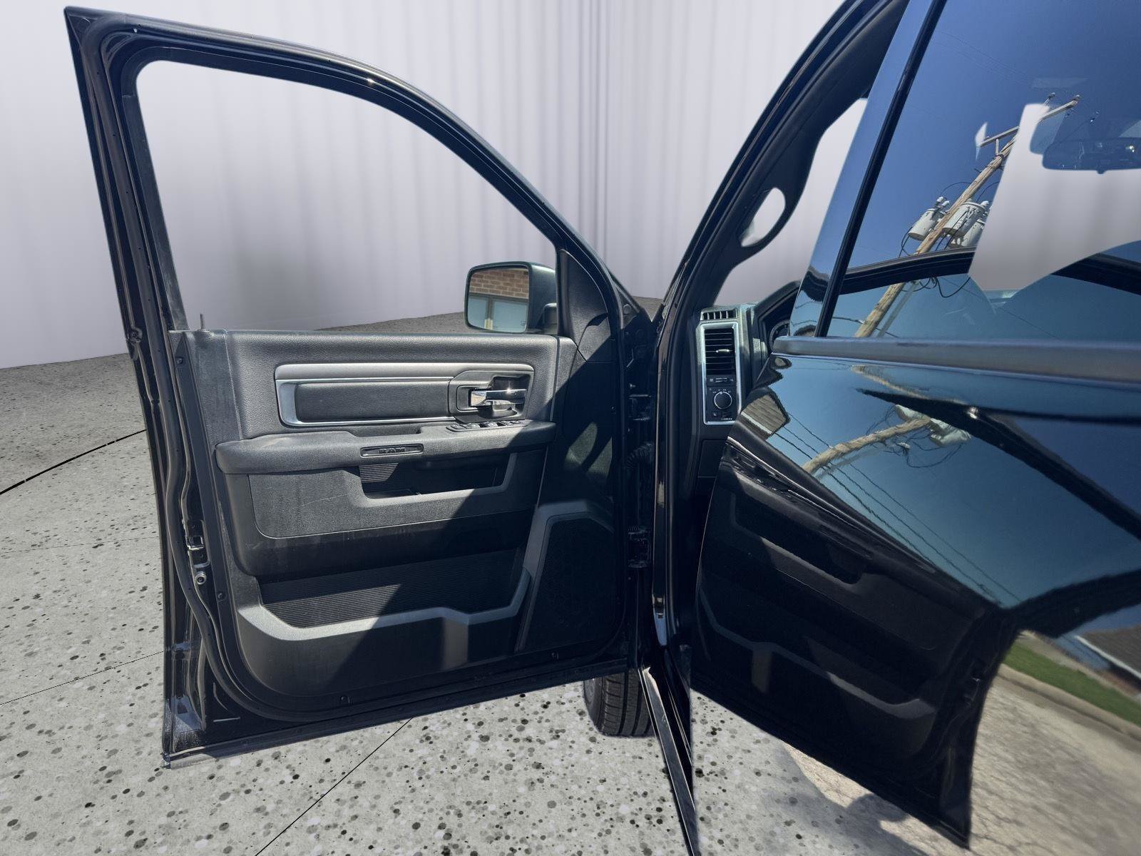 Used 2024 RAM 1500 Warlock RWD image 25