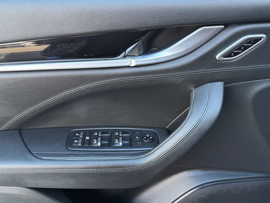 Used 2020 Maserati Levante S image 11