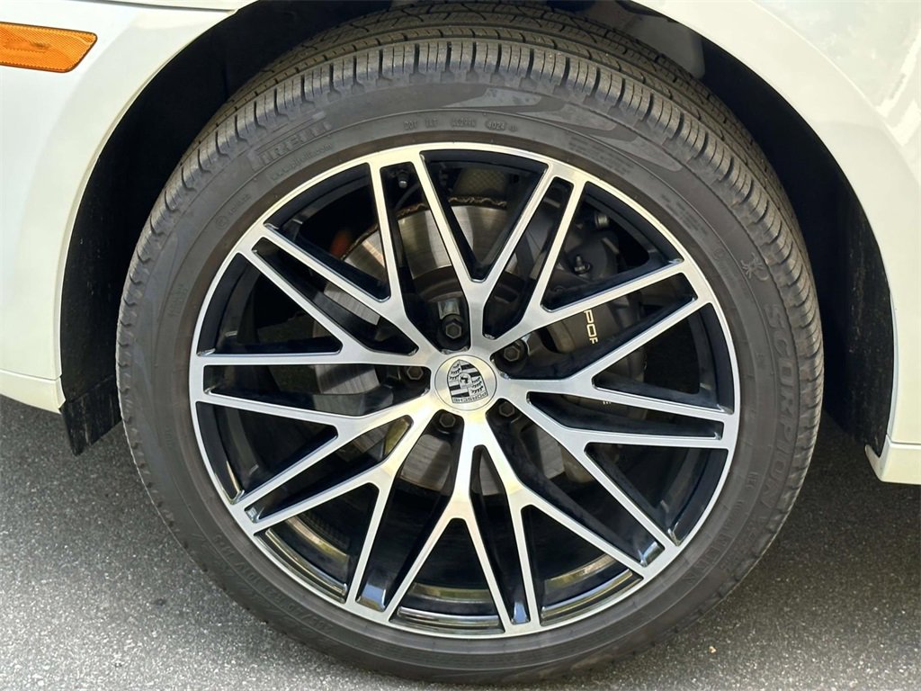 Used 2025 Porsche Macan image 11