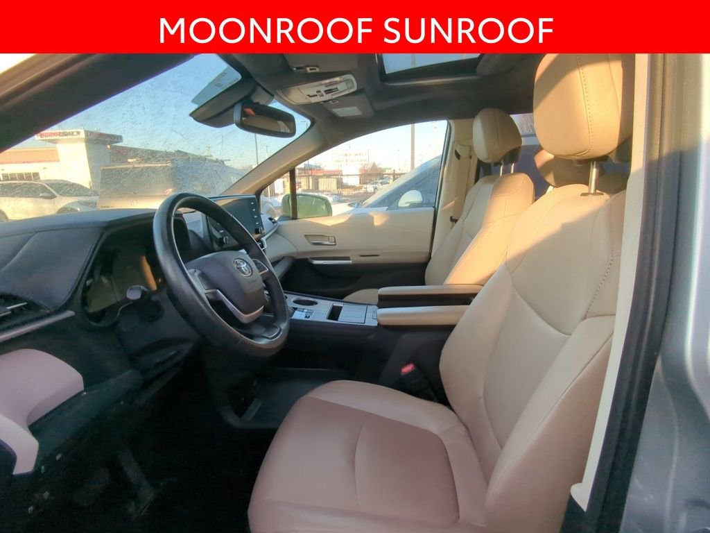 Used 2022 Toyota Sienna XLE image 6