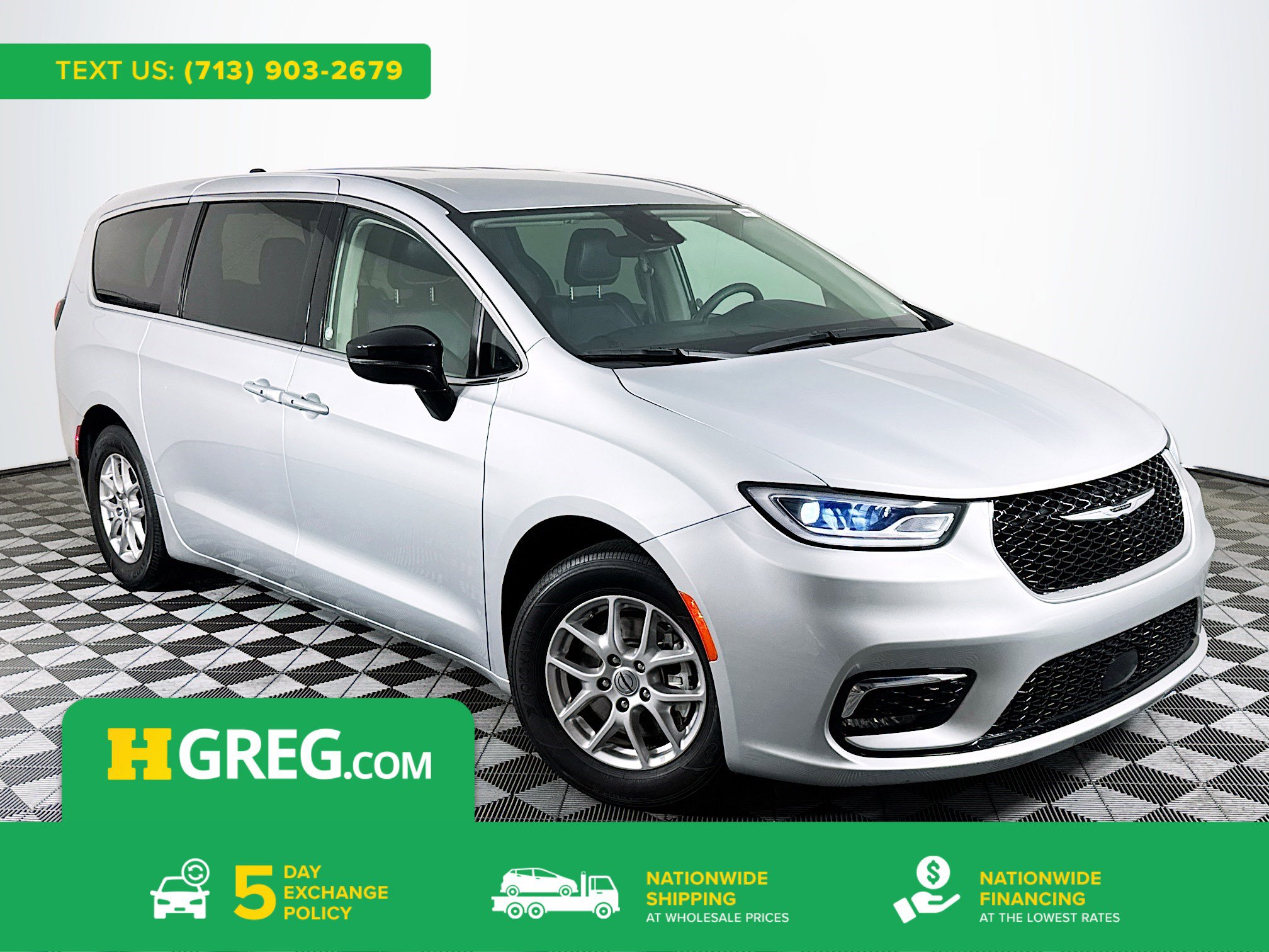 Used 2024 Chrysler Pacifica Touring-L FWD image 1