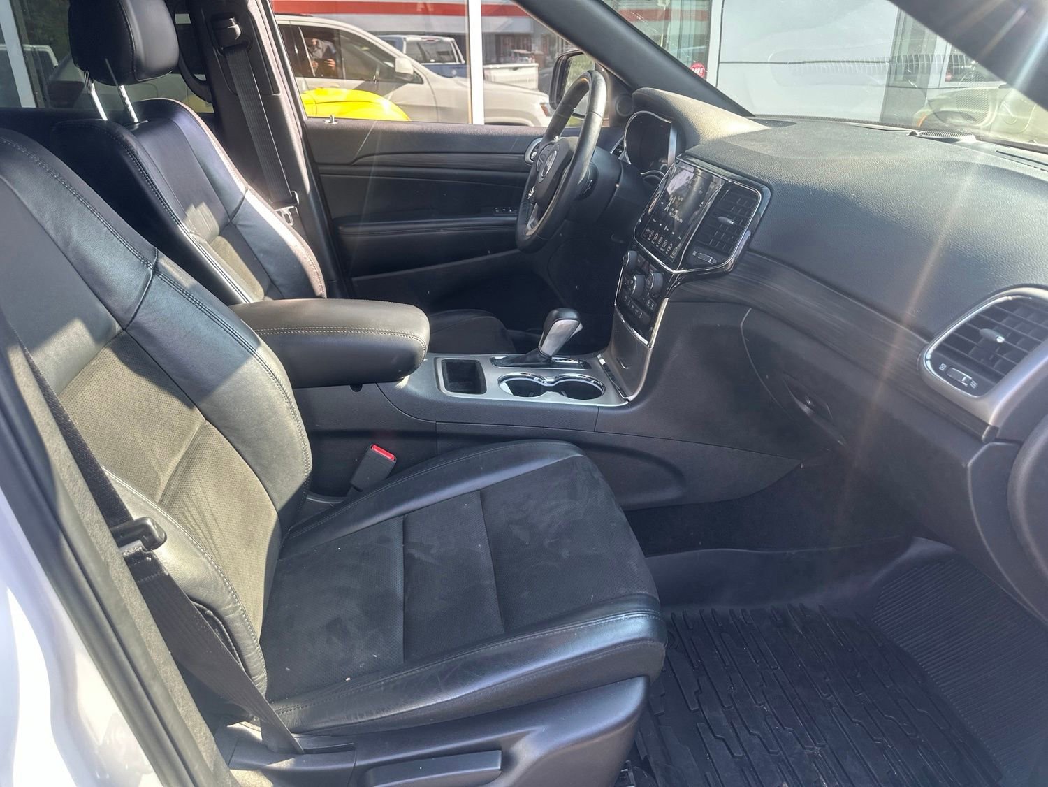 Used 2019 Jeep Grand Cherokee Altitude AWD/4WD image 8
