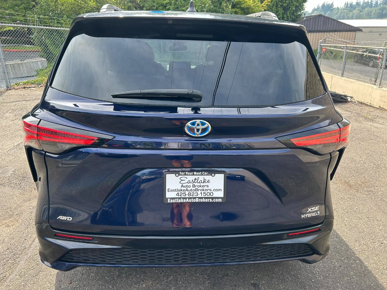 Used 2023 Toyota Sienna XSE AWD/4WD image 6