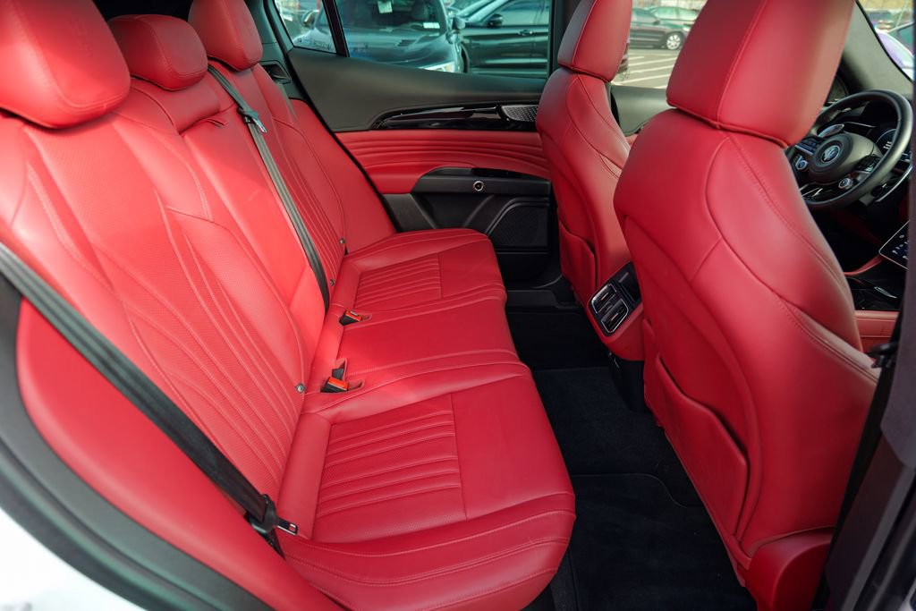 Certified 2023 Maserati Grecale Modena image 32