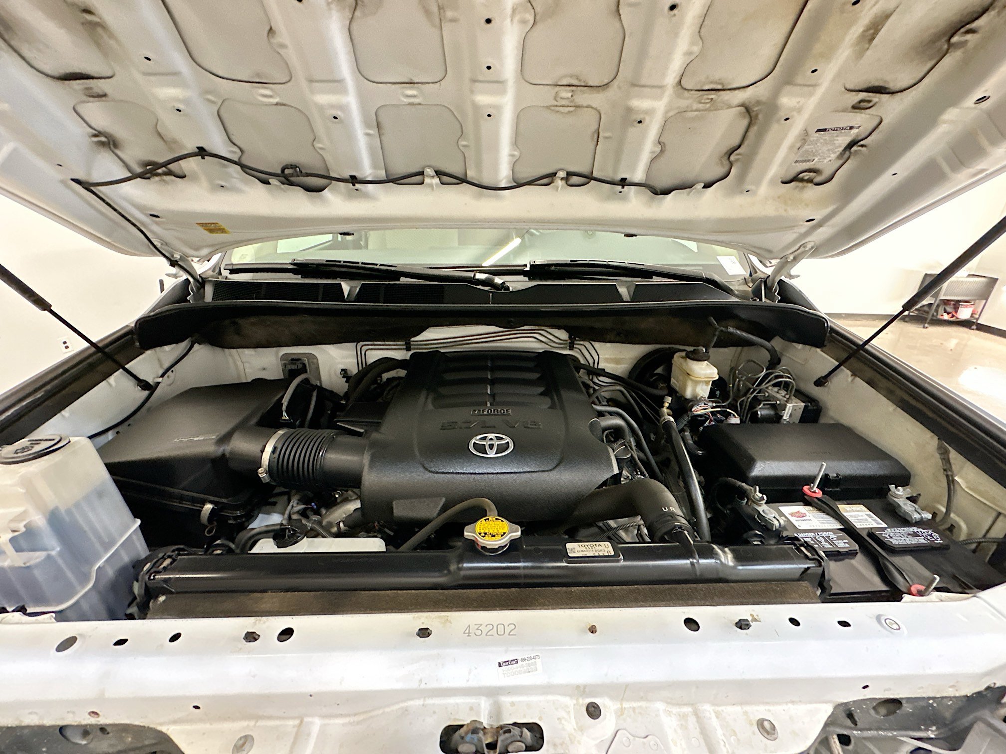 Used 2012 Toyota Tundra 4x4 CrewMax w/ Tow Pkg image 33