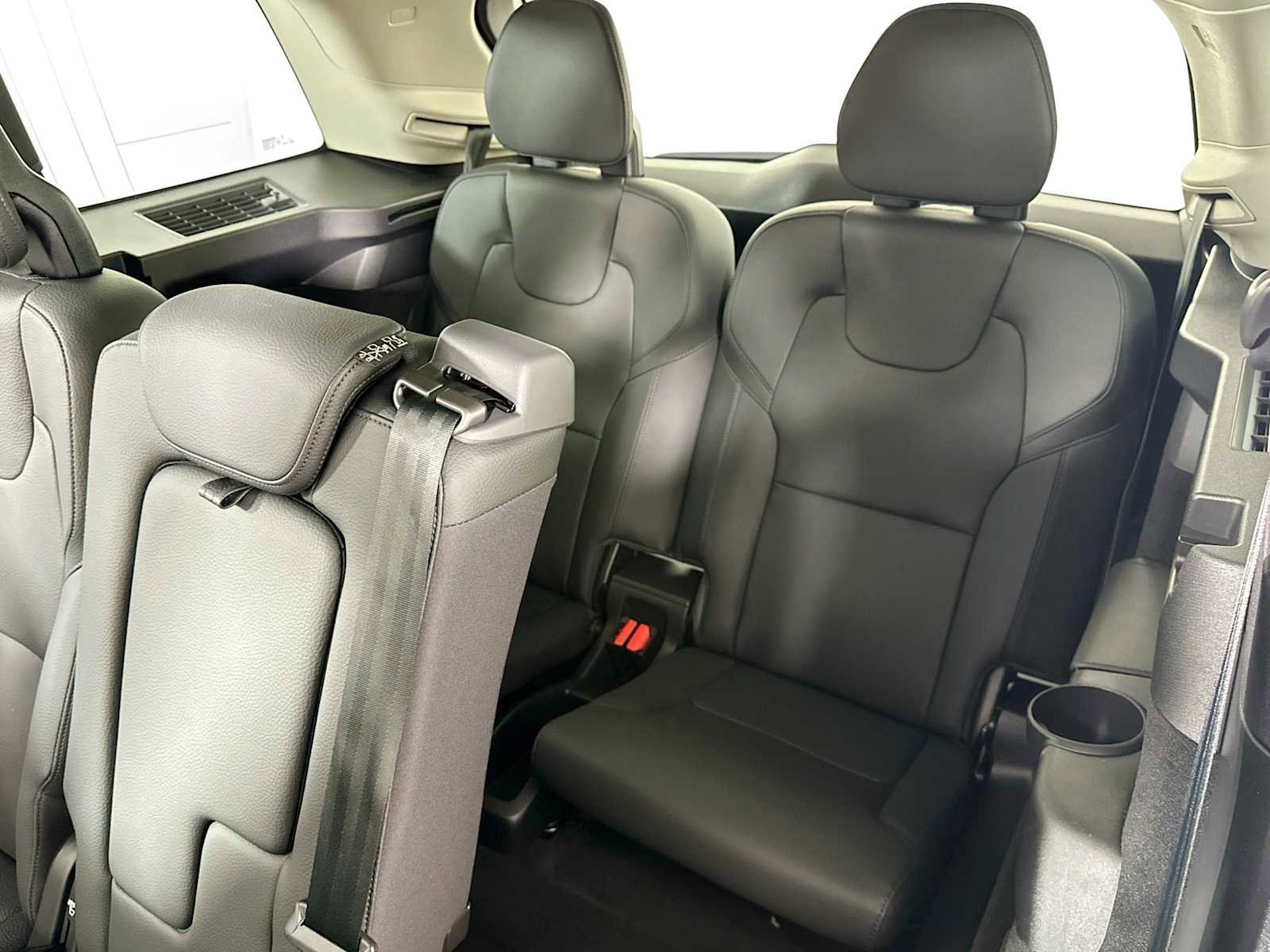 Certified 2025 Volvo XC90 T8 Plus w/ Protection Package Premier image 23