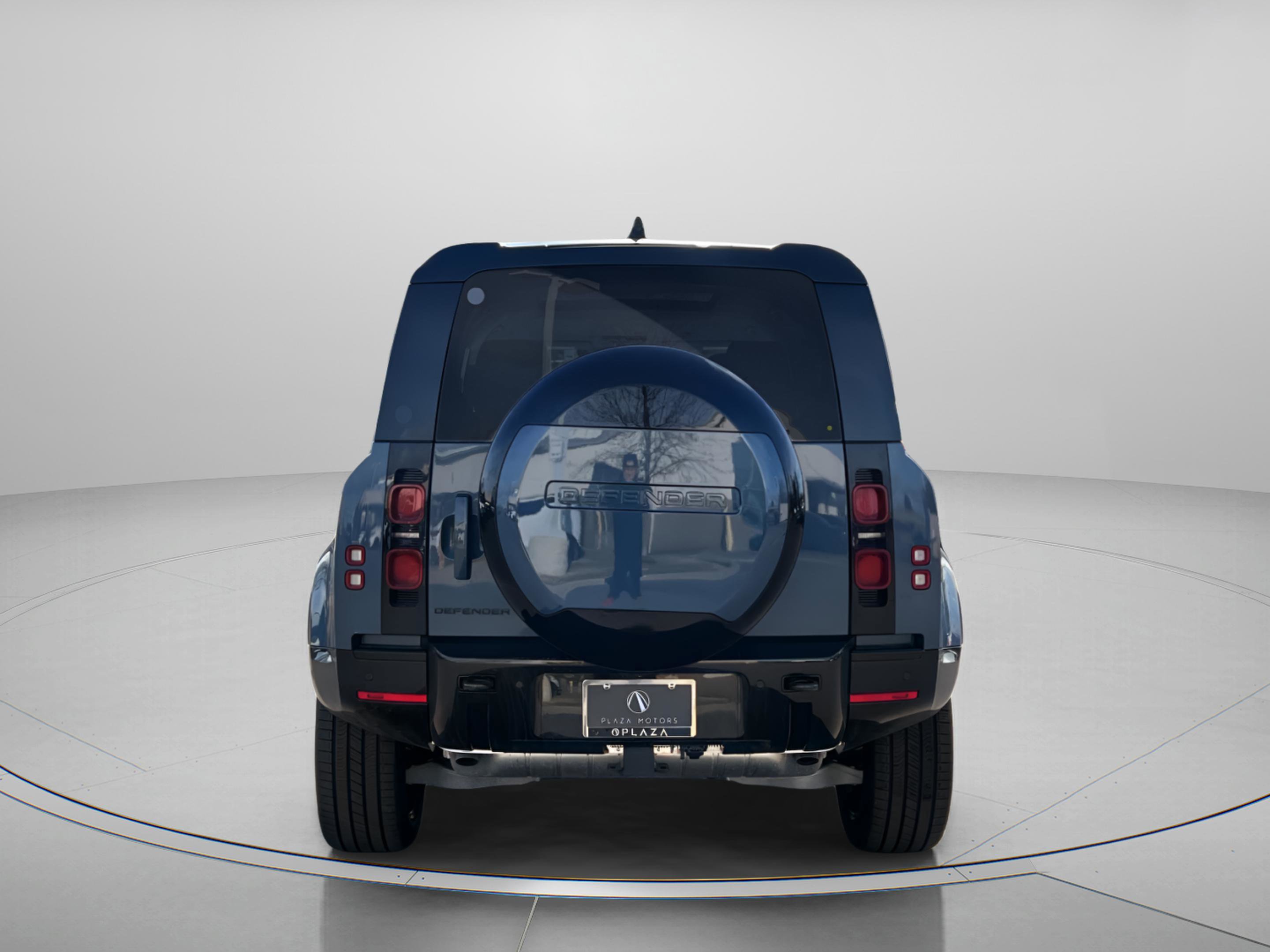 Certified 2025 Land Rover Defender 110 X-Dynamic SE image 4