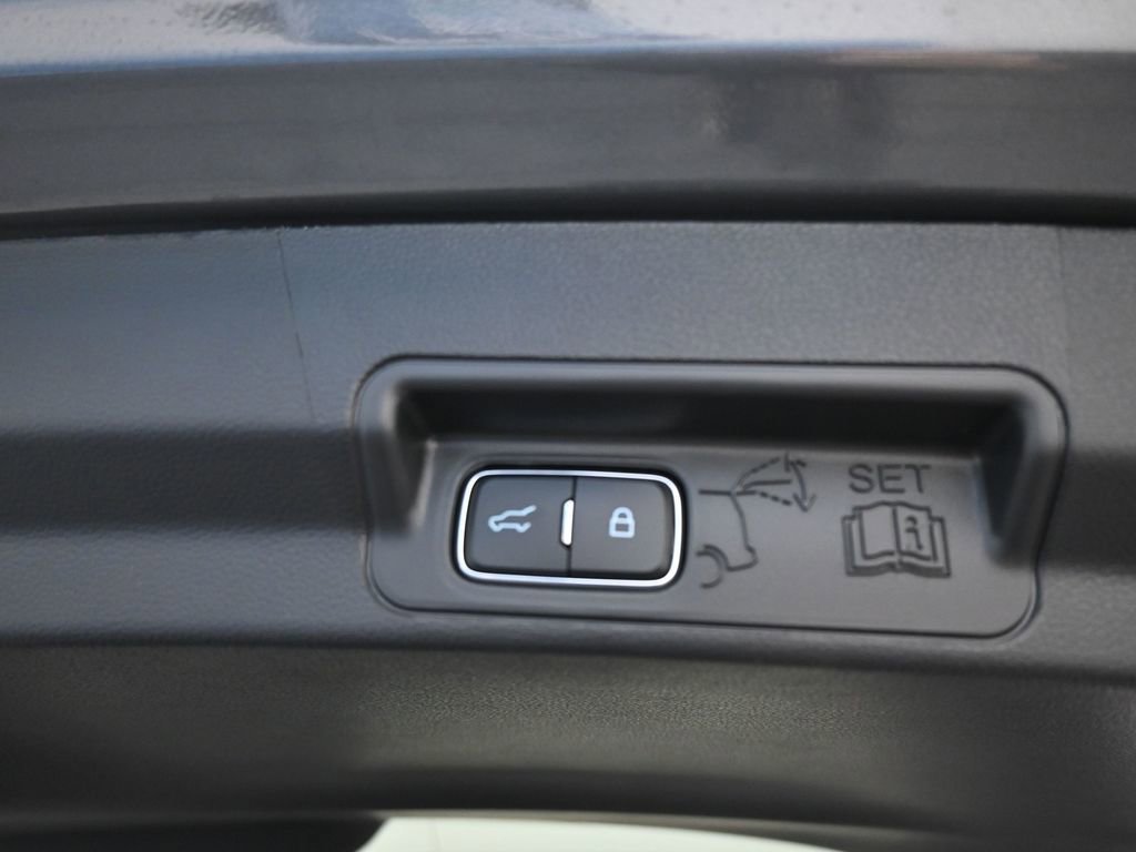 New 2025 Ford Explorer Platinum image 9