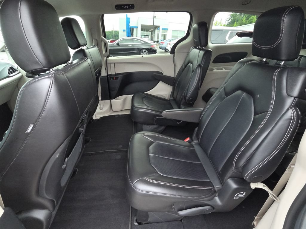 Used 2023 Chrysler Pacifica Touring-L FWD image 27