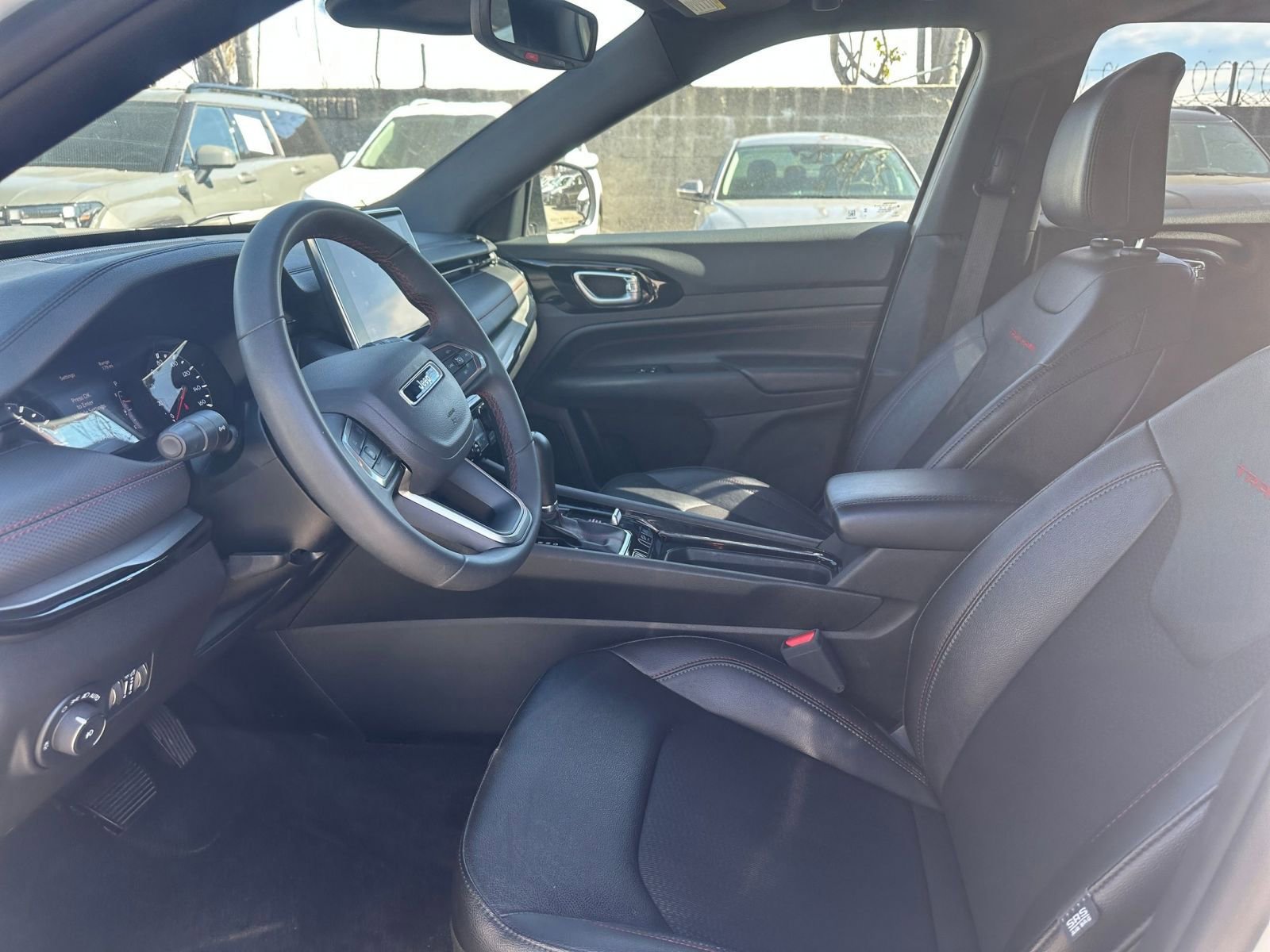 Used 2025 Jeep Compass Trailhawk AWD/4WD image 25