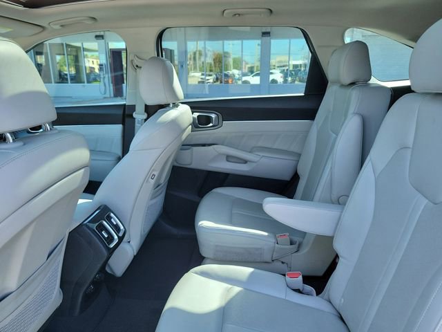 Used 2023 Kia Sorento SX image 15