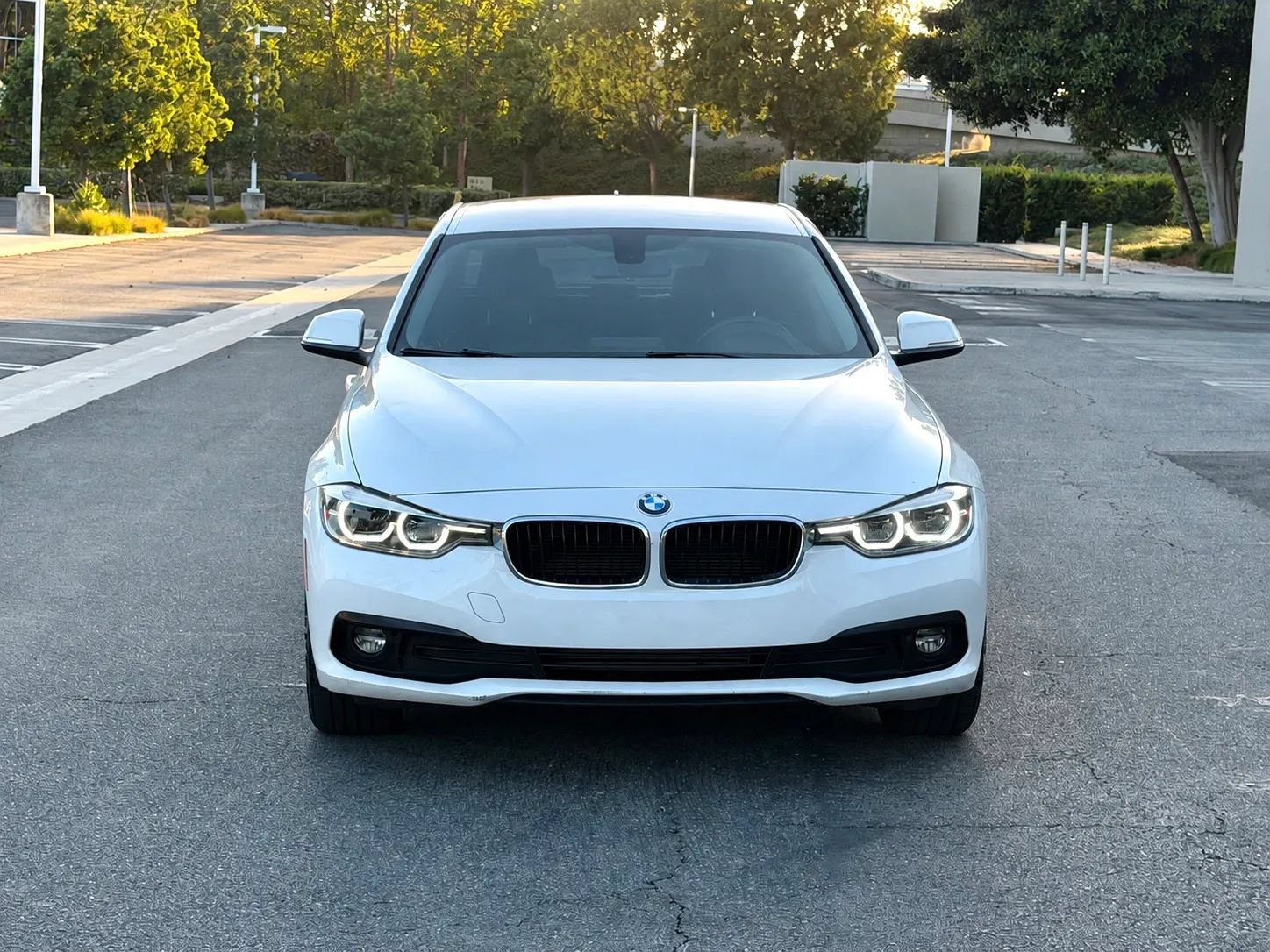 Used 2018 BMW 320i Sedan RWD image 9