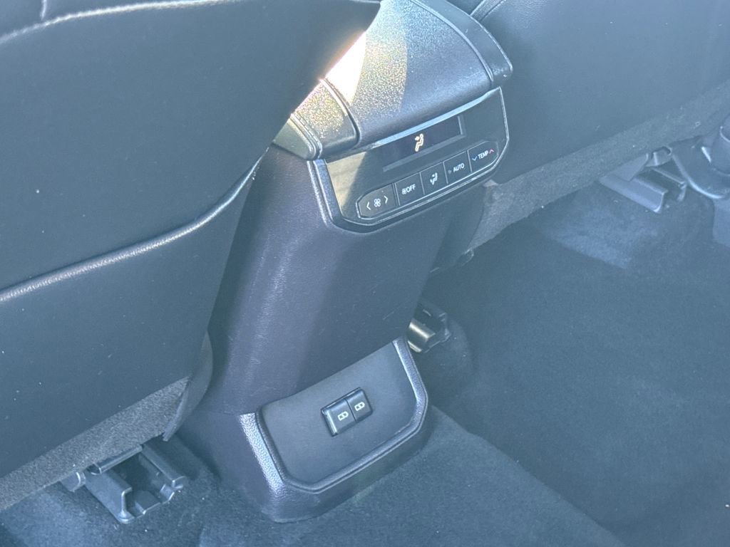 Used 2022 Toyota Highlander XLE image 41