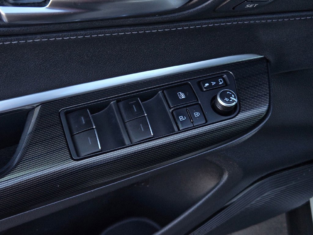 Used 2021 Toyota Venza XLE w/ Carpet Mat Package (TMS) AWD/4WD image 7