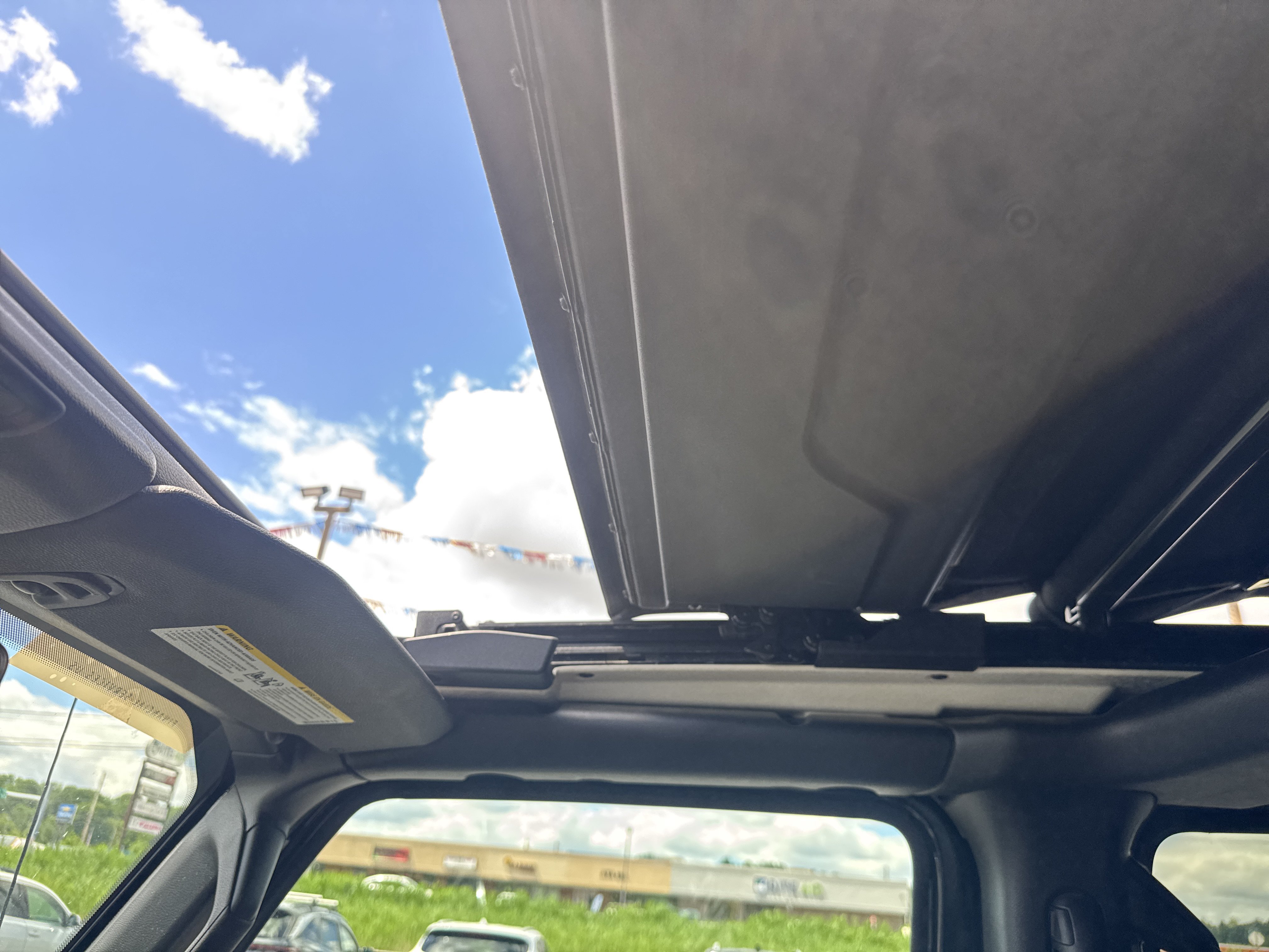 Used 2023 Jeep Wrangler Unlimited Sahara w/ Cold Weather Group AWD/4WD image 29